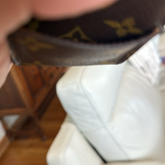 Authentic LV pouch. - Picture 9 of 16